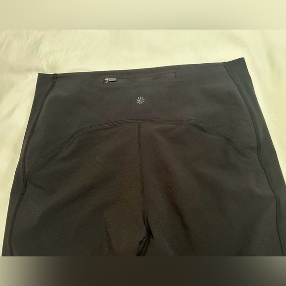 Athleta Ultimate Dobby Black Mesh Capri Size Medium - Picture 10 of 12